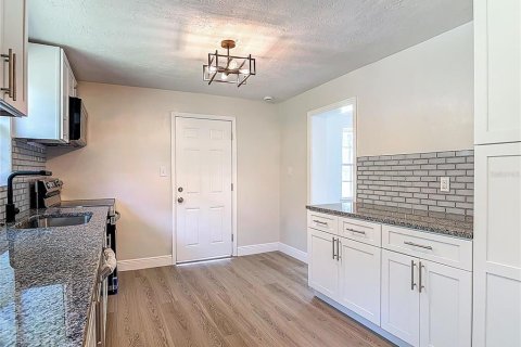 House in Sanford, Florida 2 bedrooms, 95.69 sq.m. № 1841927 - photo 16