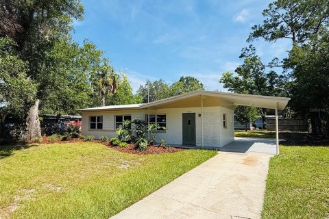 House in Gainesville, Florida 3 bedrooms, 108.51 sq.m. № 2225015
