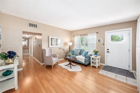 House in Orlando, Florida 3 bedrooms, 111.48 sq.m. № 1795389 - photo 3