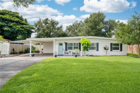 House in Orlando, Florida 3 bedrooms, 111.48 sq.m. № 1795389 - photo 1