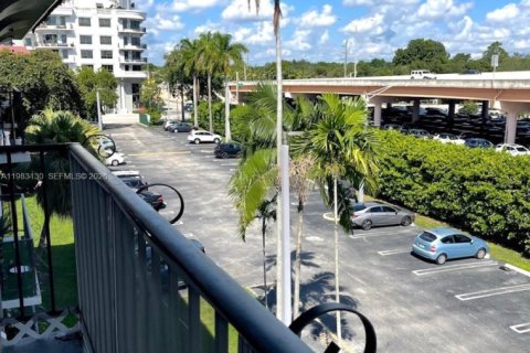 Кондоминиум с 2 спальнями в Майами, Флорида № 2050200