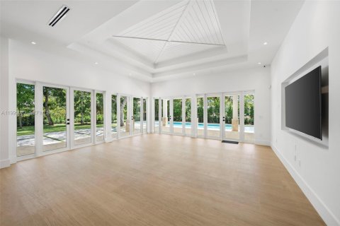 House in Pinecrest, Florida 8 bedrooms, 643.63 sq.m. № 2062732 - photo 21