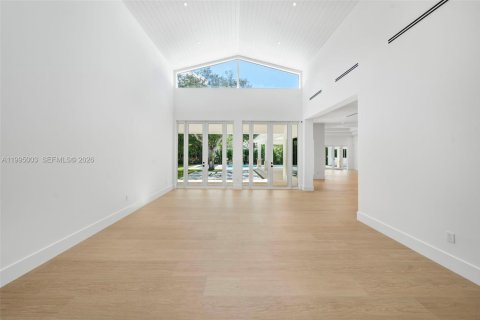House in Pinecrest, Florida 8 bedrooms, 643.63 sq.m. № 2062732 - photo 11