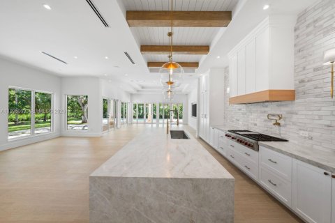 House in Pinecrest, Florida 8 bedrooms, 643.63 sq.m. № 2062732 - photo 18