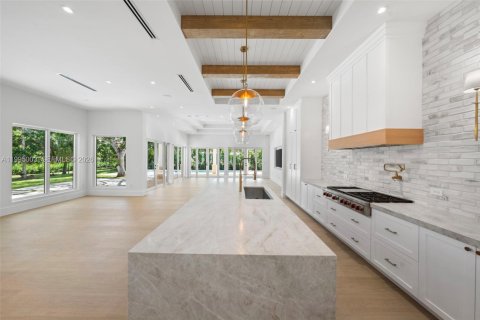 House in Pinecrest, Florida 8 bedrooms, 643.63 sq.m. № 2062732 - photo 15