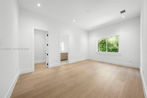 House in Pinecrest, Florida 8 bedrooms, 643.63 sq.m. № 2062732 - photo 30