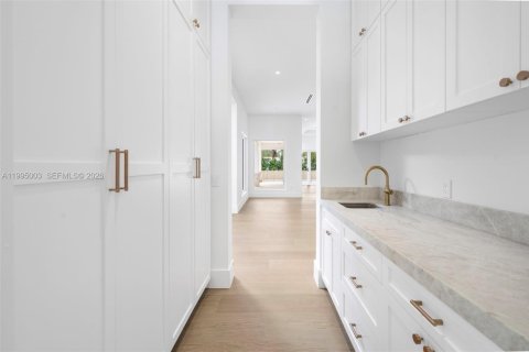 House in Pinecrest, Florida 8 bedrooms, 643.63 sq.m. № 2062732 - photo 20