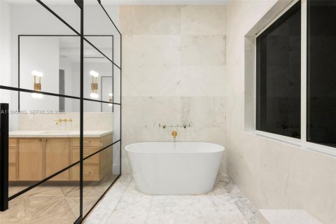 House in Pinecrest, Florida 8 bedrooms, 643.63 sq.m. № 2062732 - photo 27