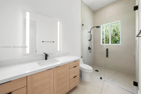 House in Pinecrest, Florida 8 bedrooms, 643.63 sq.m. № 2062732 - photo 29