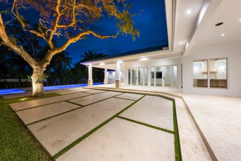 House in Pinecrest, Florida 8 bedrooms, 643.63 sq.m. № 2062732 - photo 4