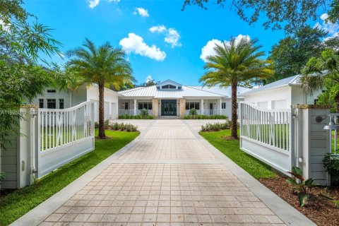 House in Pinecrest, Florida 8 bedrooms, 643.63 sq.m. № 2062732 - photo 8