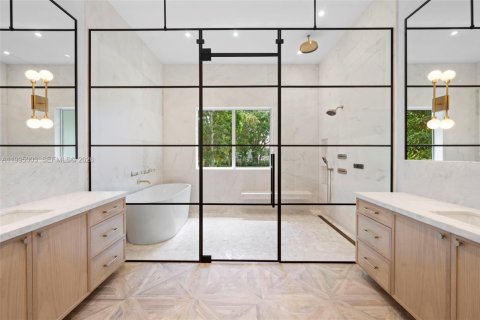 House in Pinecrest, Florida 8 bedrooms, 643.63 sq.m. № 2062732 - photo 25