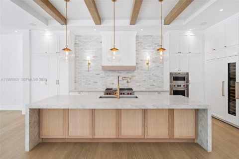 House in Pinecrest, Florida 8 bedrooms, 643.63 sq.m. № 2062732 - photo 14