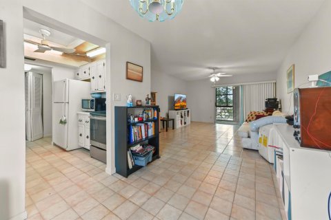 Condo in West Palm Beach, Florida, 2 bedrooms  № 2171530 - photo 7