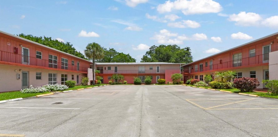 Condo in West Palm Beach, Florida, 2 bedrooms  № 2171530
