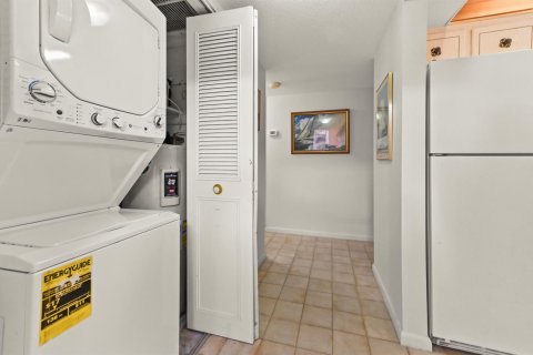 Condo in West Palm Beach, Florida, 2 bedrooms  № 2171530 - photo 17