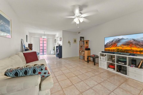 Condo in West Palm Beach, Florida, 2 bedrooms  № 2171530 - photo 6