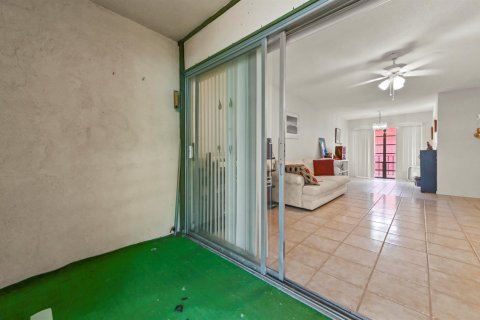 Condo in West Palm Beach, Florida, 2 bedrooms  № 2171530 - photo 20