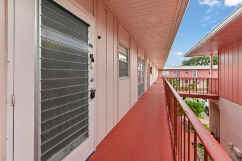 Condo in West Palm Beach, Florida, 2 bedrooms  № 2171530 - photo 2
