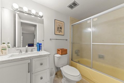 Condo in West Palm Beach, Florida, 2 bedrooms  № 2171530 - photo 13