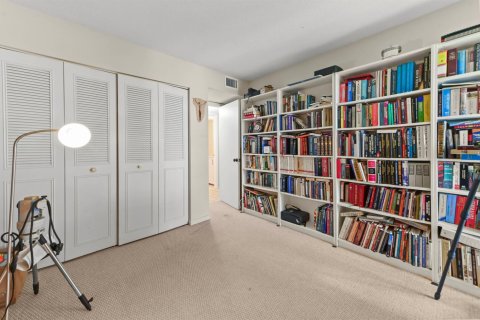 Condo in West Palm Beach, Florida, 2 bedrooms  № 2171530 - photo 15