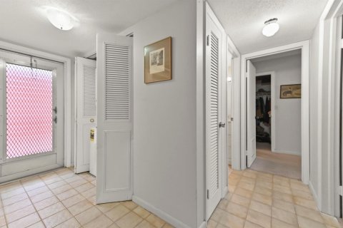 Condo in West Palm Beach, Florida, 2 bedrooms  № 2171530 - photo 21
