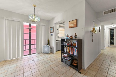 Condo in West Palm Beach, Florida, 2 bedrooms  № 2171530 - photo 8