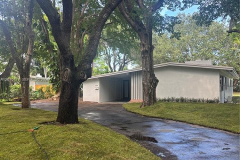 House in Pinecrest, Florida 3 bedrooms, 193.24 sq.m. № 2087109 - photo 5