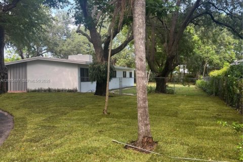 House in Pinecrest, Florida 3 bedrooms, 193.24 sq.m. № 2087109 - photo 4