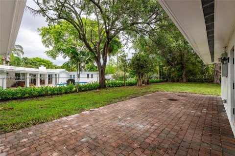 House in Pinecrest, Florida 3 bedrooms, 193.24 sq.m. № 2087109 - photo 6