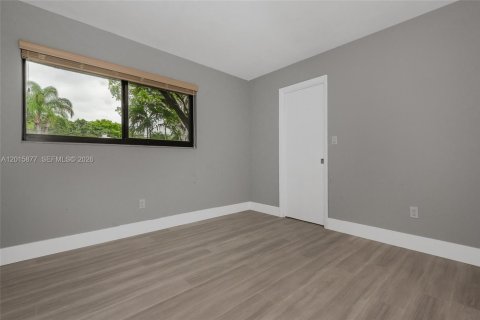 House in Pinecrest, Florida 3 bedrooms, 193.24 sq.m. № 2087109 - photo 29