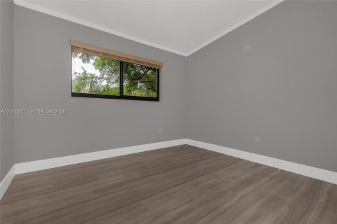 House in Pinecrest, Florida 3 bedrooms, 193.24 sq.m. № 2087109 - photo 23