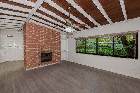 House in Pinecrest, Florida 3 bedrooms, 193.24 sq.m. № 2087109 - photo 10