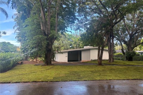 House in Pinecrest, Florida 3 bedrooms, 193.24 sq.m. № 2087109