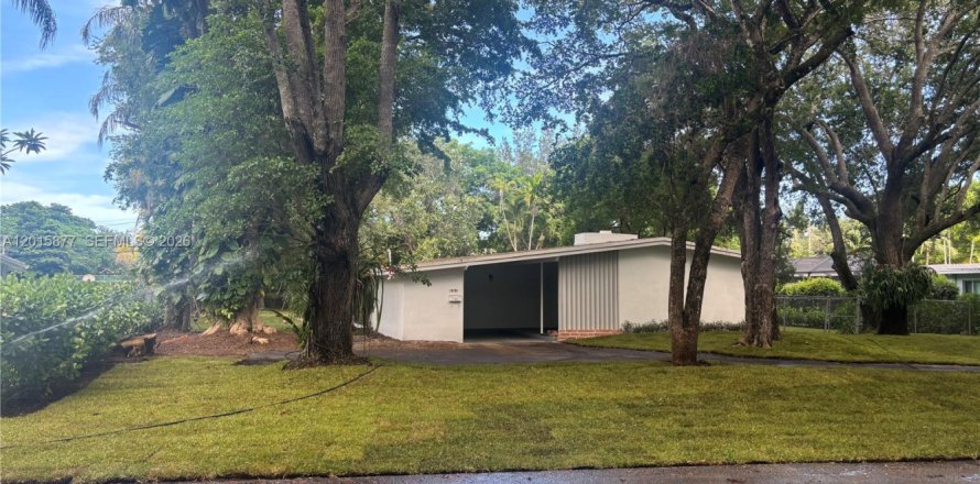 House in Pinecrest, Florida 3 bedrooms, 193.24 sq.m. № 2087109