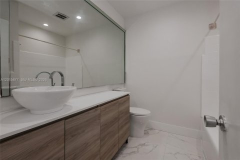 House in Pinecrest, Florida 3 bedrooms, 193.24 sq.m. № 2087109 - photo 25