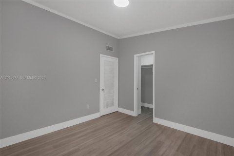 House in Pinecrest, Florida 3 bedrooms, 193.24 sq.m. № 2087109 - photo 24