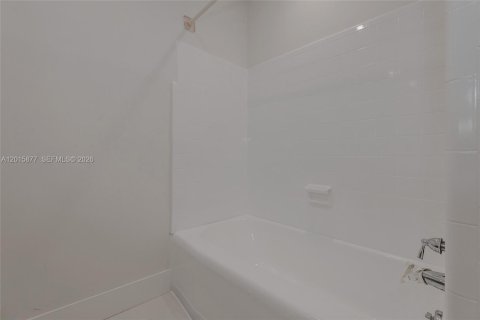 House in Pinecrest, Florida 3 bedrooms, 193.24 sq.m. № 2087109 - photo 26