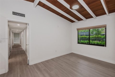 House in Pinecrest, Florida 3 bedrooms, 193.24 sq.m. № 2087109 - photo 13
