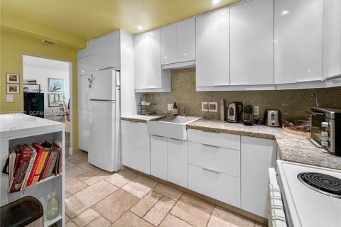 Copropriété à vendre à Bal Harbour, Floride: 1 chambre, 94.67 m2 № 2090891 - photo 13