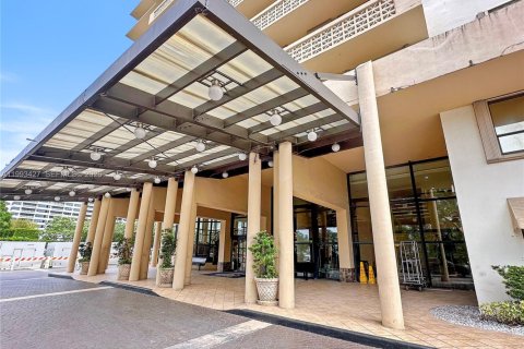 Copropriété à vendre à Bal Harbour, Floride: 1 chambre, 94.67 m2 № 2090891 - photo 3