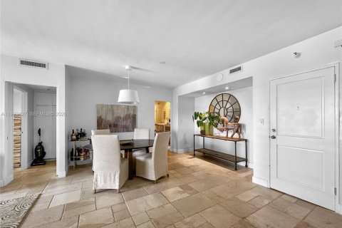 Copropriété à vendre à Bal Harbour, Floride: 1 chambre, 94.67 m2 № 2090891 - photo 10