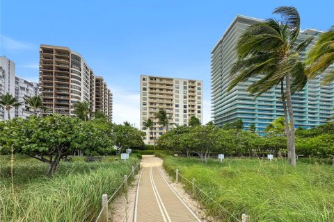 Copropriété à vendre à Bal Harbour, Floride: 1 chambre, 94.67 m2 № 2090891 - photo 20