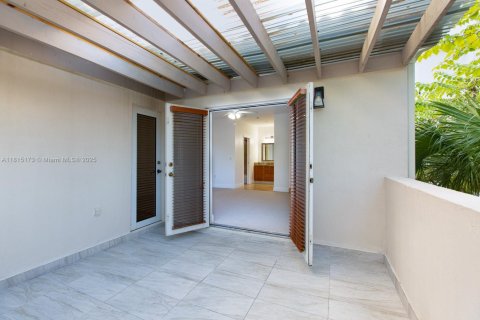 Townhouse in Miami, Florida 3 bedrooms, 227.15 sq.m. № 1766772 - photo 13