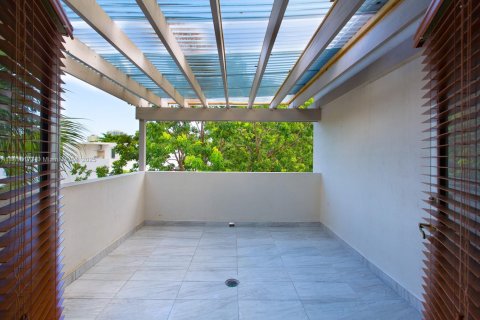 Townhouse in Miami, Florida 3 bedrooms, 227.15 sq.m. № 1766772 - photo 1