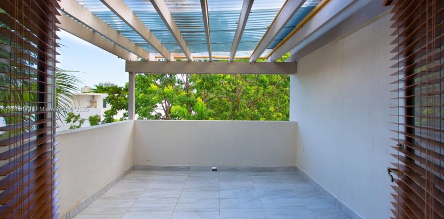 Touwnhouse à Miami, Floride 3 chambres, 227.15 m2 № 1766772