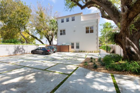 Townhouse in Miami, Florida 3 bedrooms, 227.15 sq.m. № 1766772 - photo 5