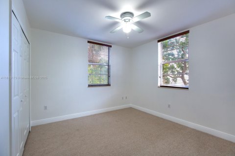 Townhouse in Miami, Florida 3 bedrooms, 227.15 sq.m. № 1766772 - photo 18