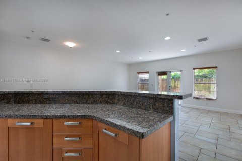 Townhouse in Miami, Florida 3 bedrooms, 227.15 sq.m. № 1766772 - photo 10