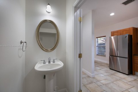 Townhouse in Miami, Florida 3 bedrooms, 227.15 sq.m. № 1766772 - photo 11